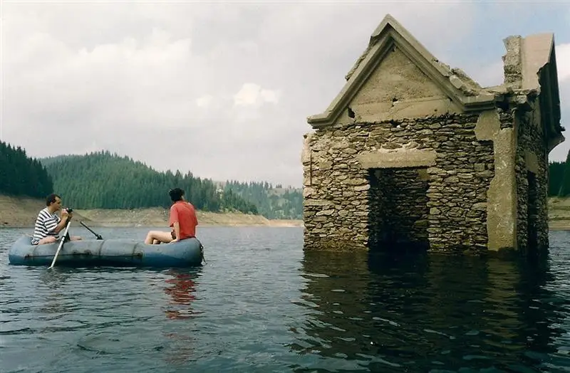  Biserica-lac-belis-fantanele-Colt de Rai