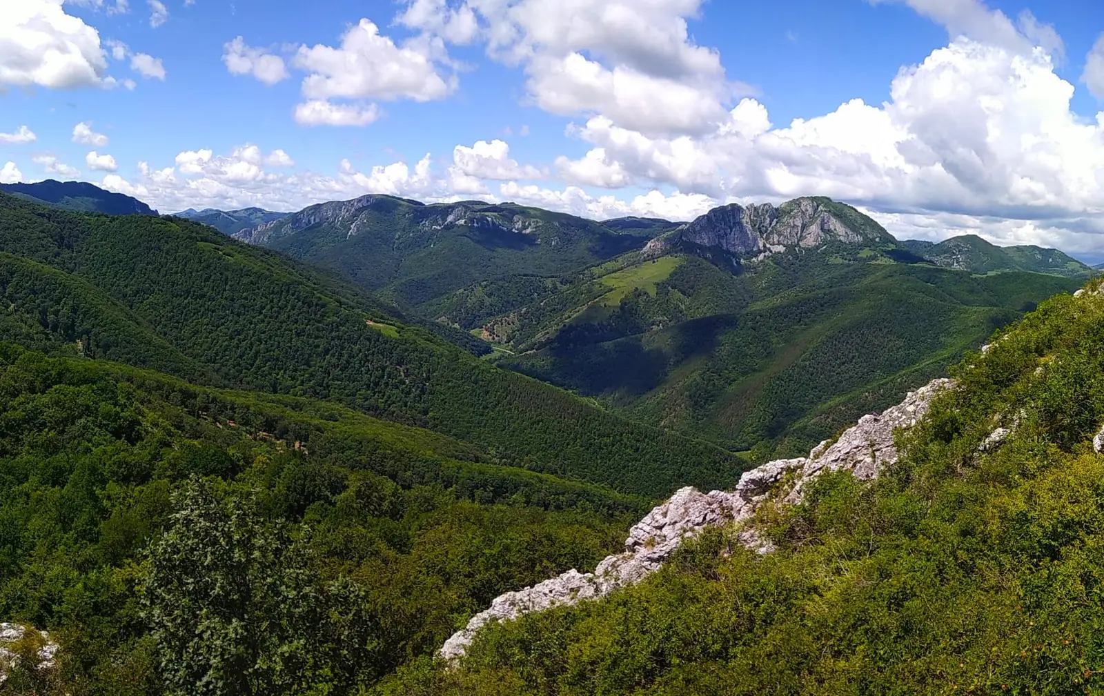  Cheile Intregalde si Piatra Cetii de pe Piatra Bulzului - Manu Muntomanu