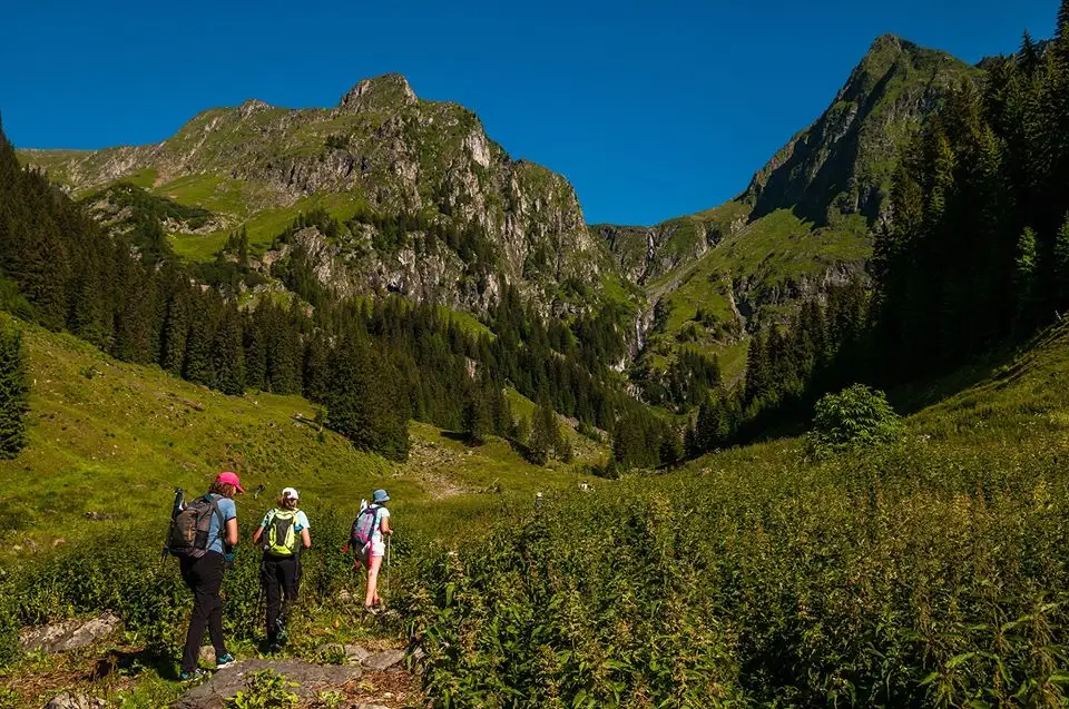  In urcare spre baza abruptului Valea Rea -  Morar Daniel