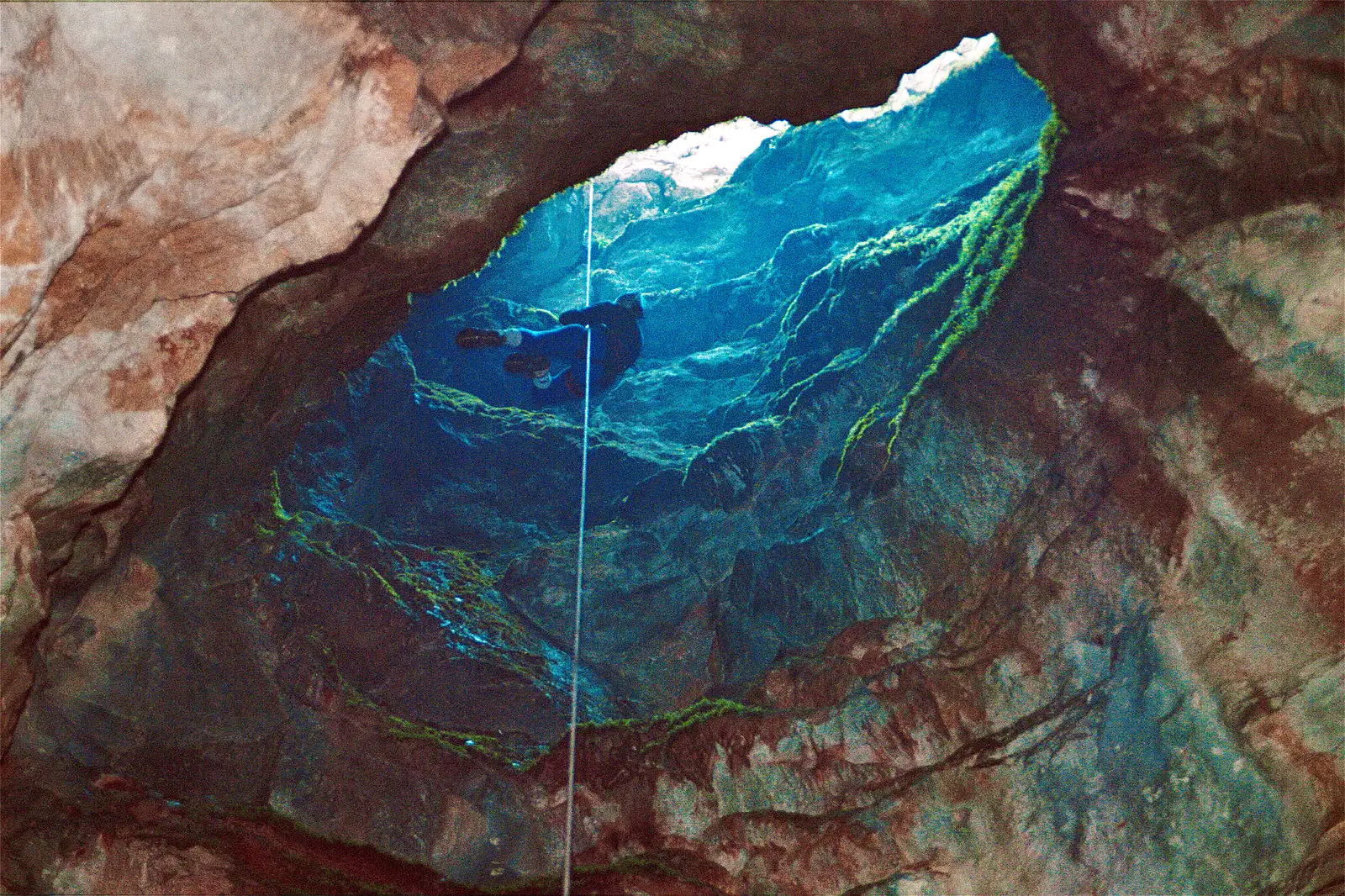  Avenul din Piatra Cetii