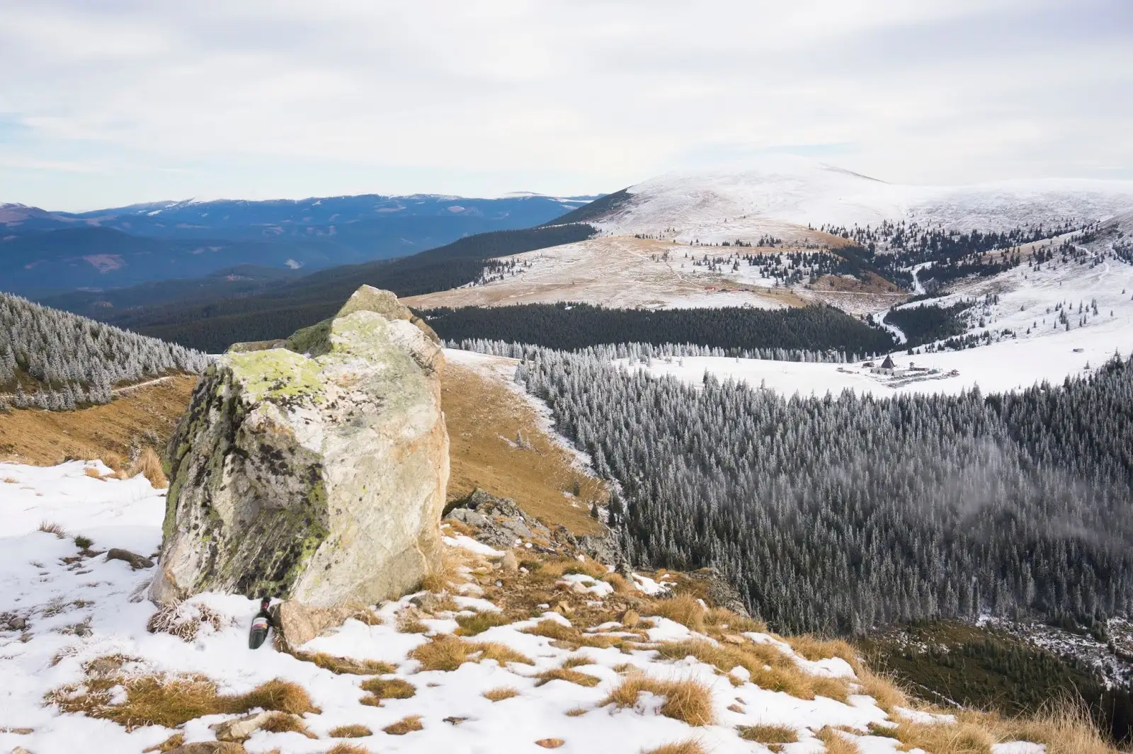 Varful-lui-Patru-vazut-in-urcare-spre-varful-Sureanu - Alina Cirja