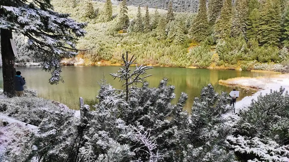  Iezerul Sureanu la prima ninsoare - Szabolcs Szikszay‎