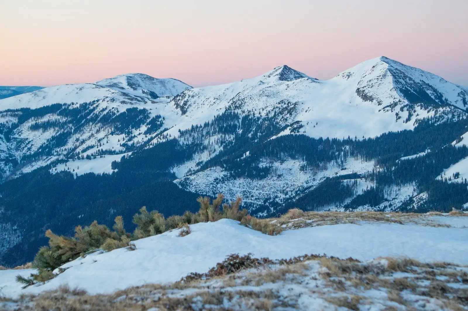 Nedeia Țaranului, Rabla și Laptelui situate la sud de creasta principală - Alina Cîrja