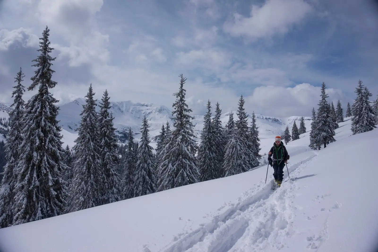 Coborâre cu Gărăgălăul în fundal - Alina Cîrja
