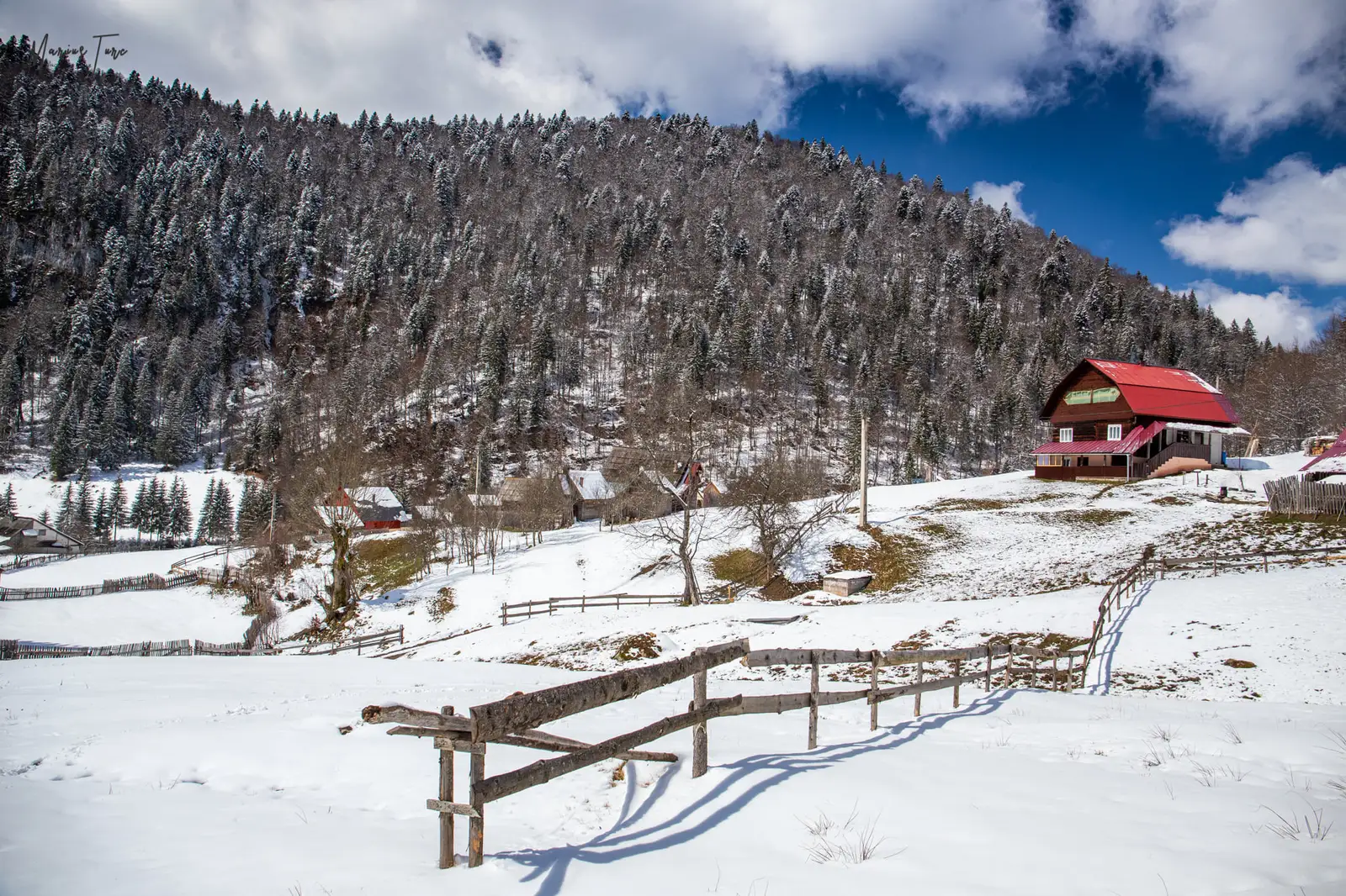 Amfiteatrul catunului Casa de Piatra - Marius Turc