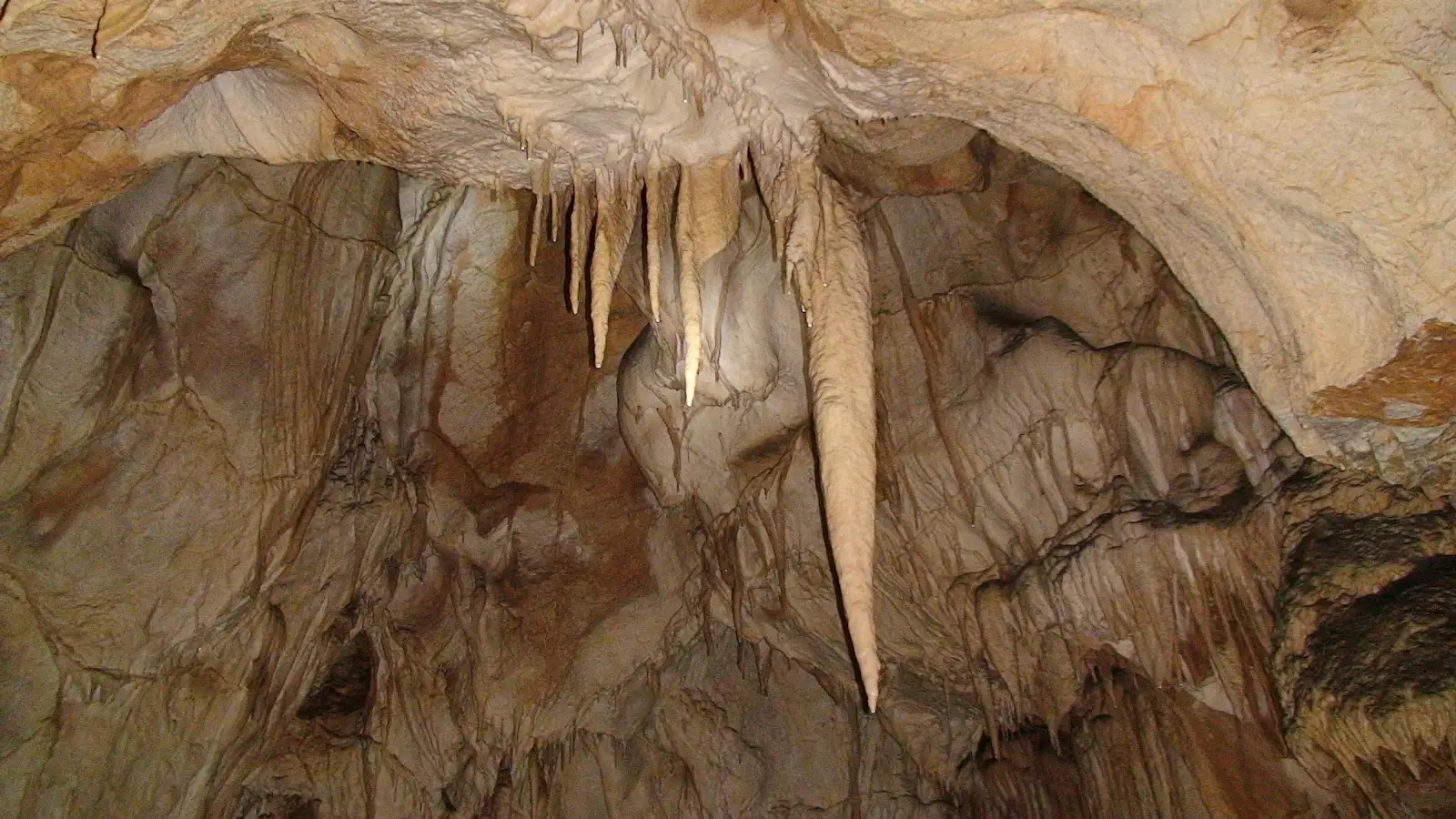 Sala Domnului din pestera Ghetarul de la Vartop - Tudor Ilie