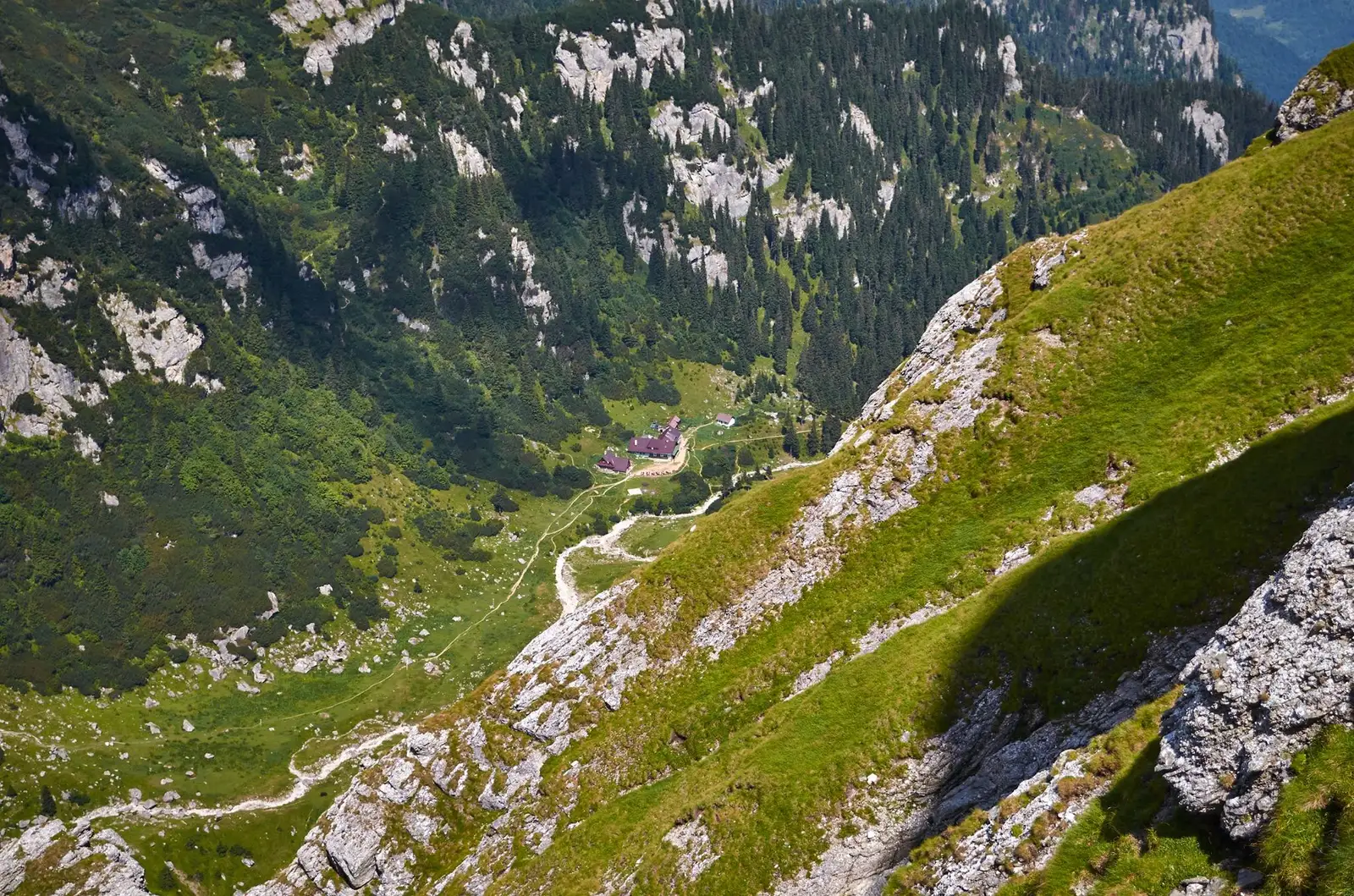  Cabana Malaiesti vazuta de pe Brana Caprelor - Robert Dogaru