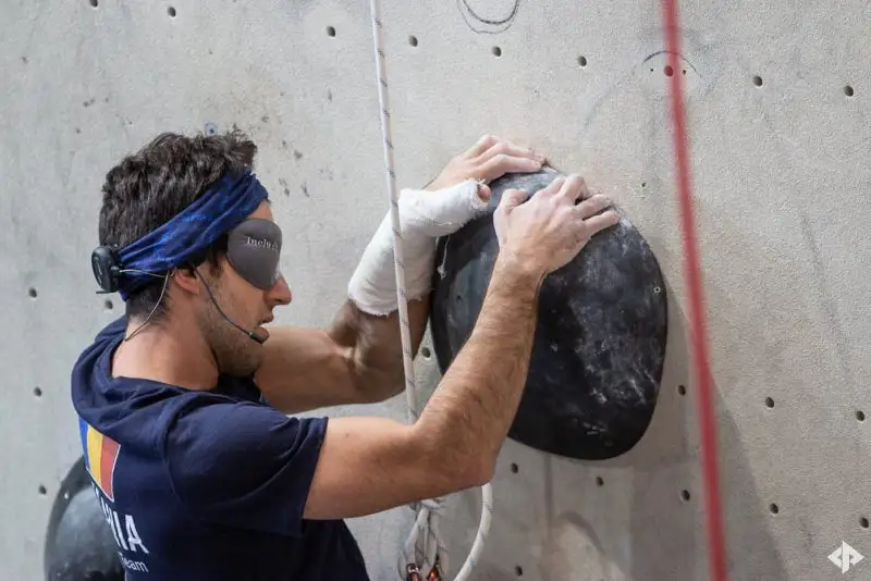 Răzvan Nedu, cu degetul luxat - foto Climbing Federation of Russia