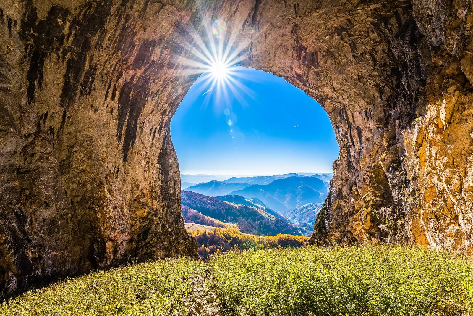 Deschizatura grotei in bataia soarelui - Morar Daniel