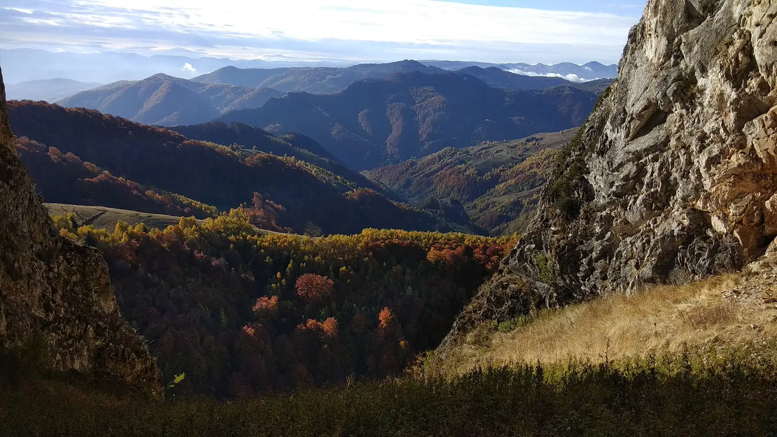 Priveliștea din grotă e fantastică - Manu Munțomanu