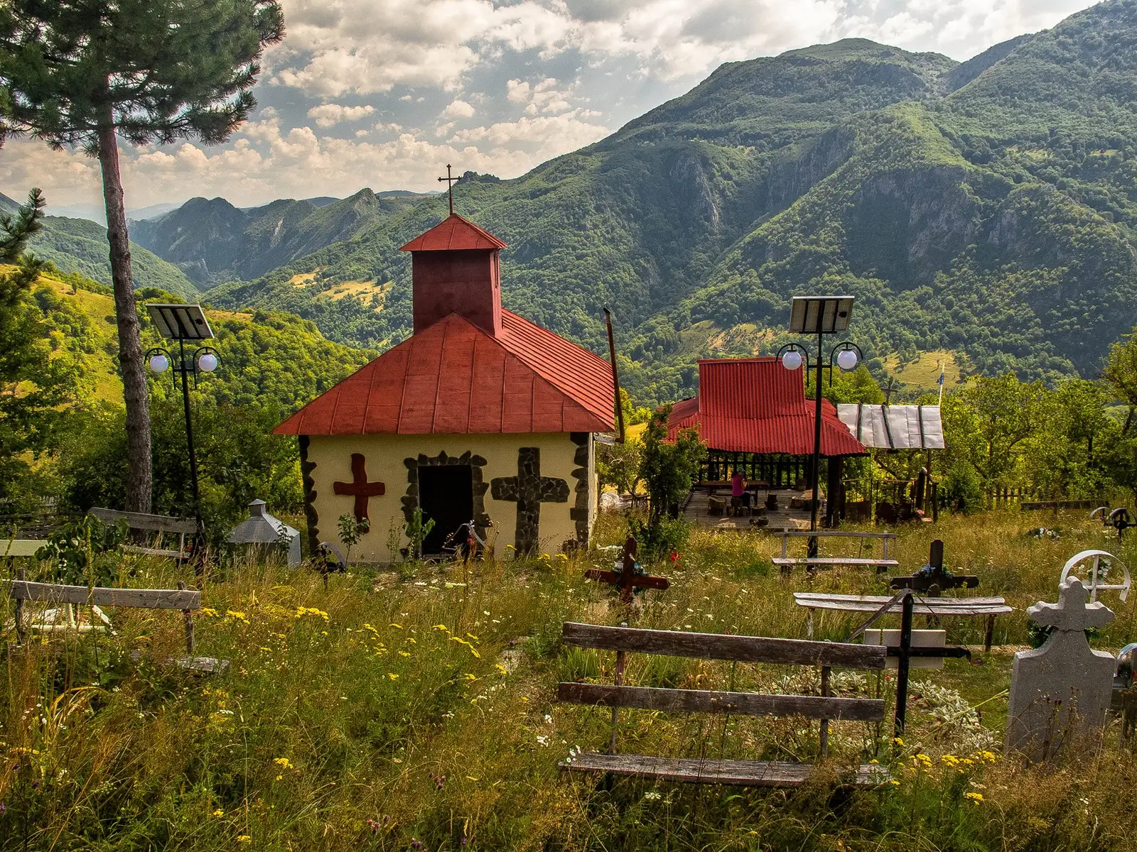 Biserica din Inelet, cimitir si banci reculegere - Ionut Vlad
