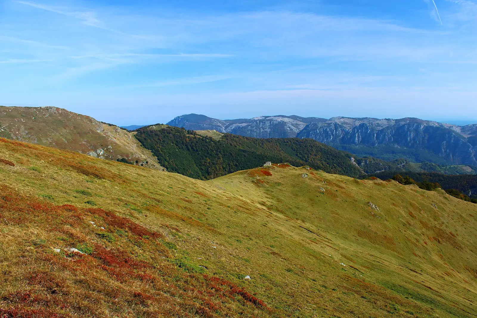 Şaua Ciumerna vedere spre munţii Mehedinţi, Vf. lui Stan - Sima Constantin