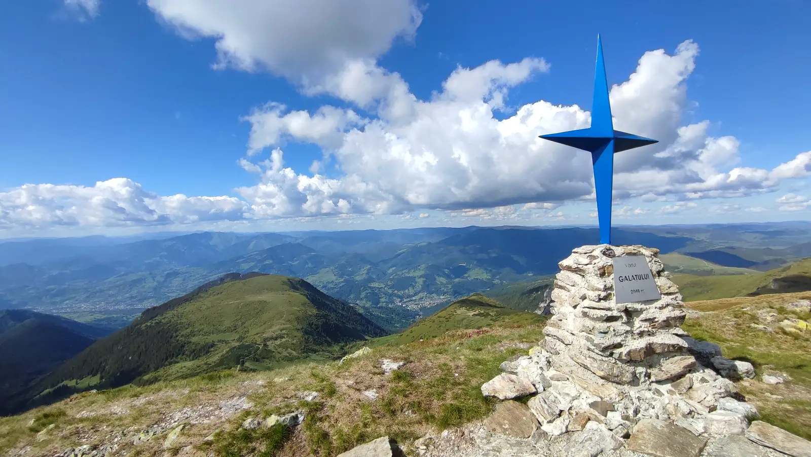  Vf. Galațului spre Păltiniș și Borșa - Manu Munțomanu