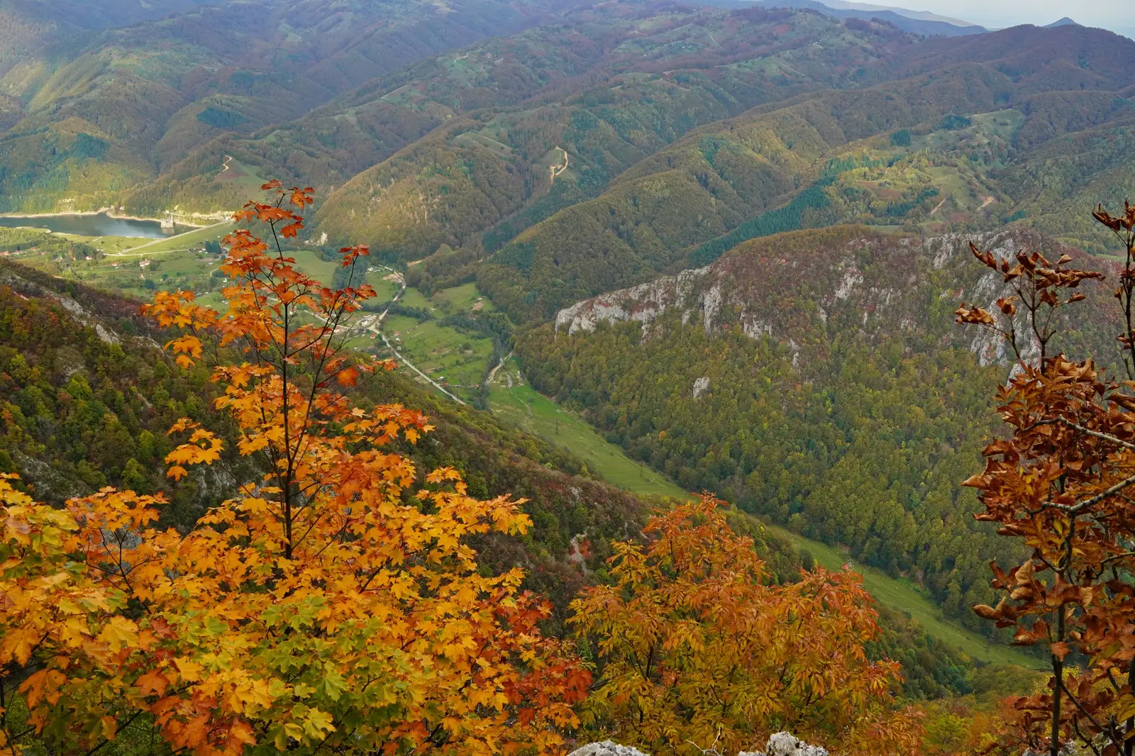 Valea Motru Mare și barajul Valea Mare - Adrian Vintila