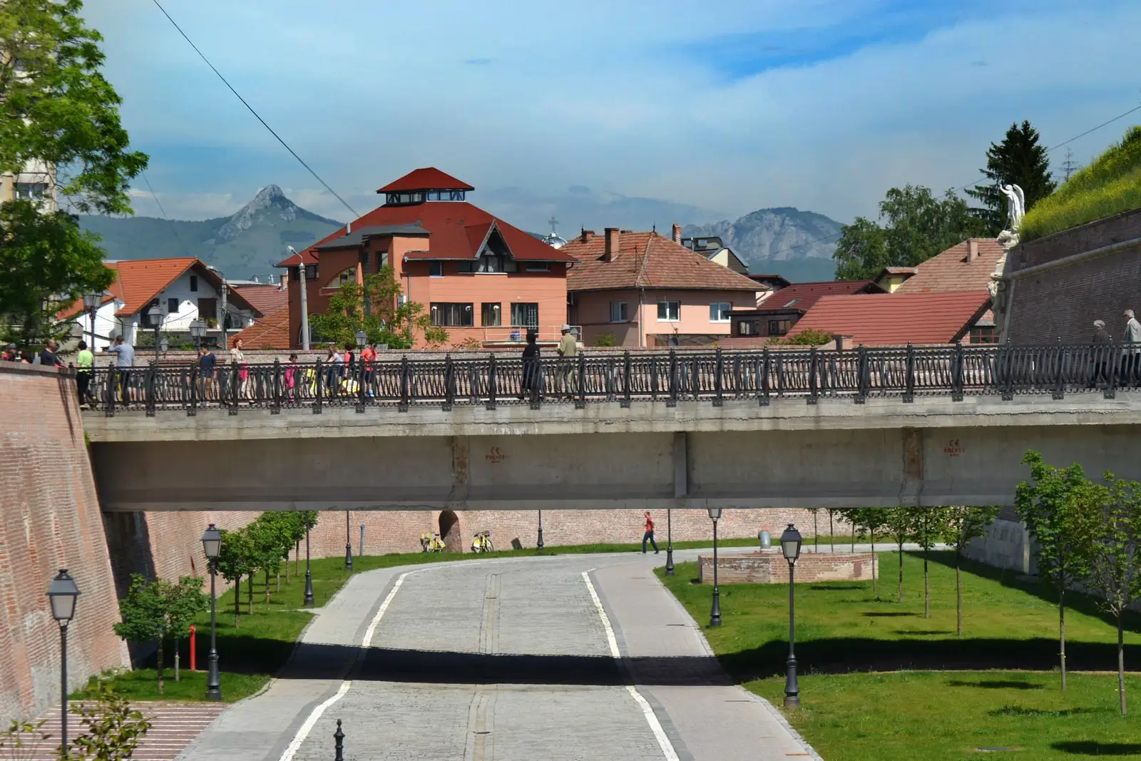  Piatra Craivii si Piatra Cetii, vizibile din Cetatea Alba Iulia - Morar Daniel