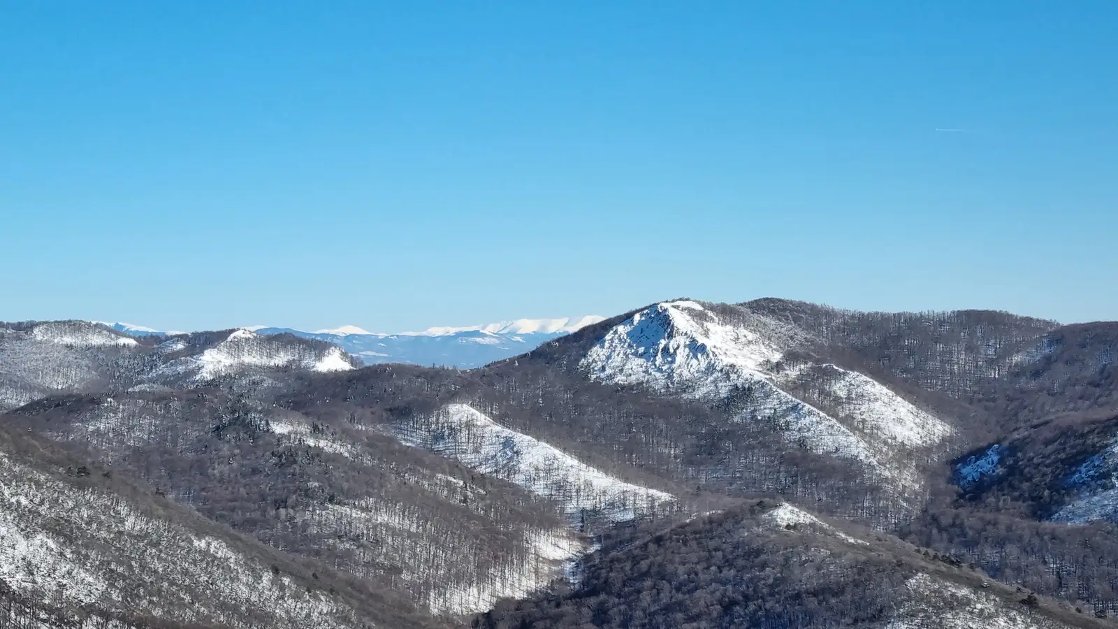  Domogled, vedere spre Munții Godeanu și Retezat - Cristian Oprițescu