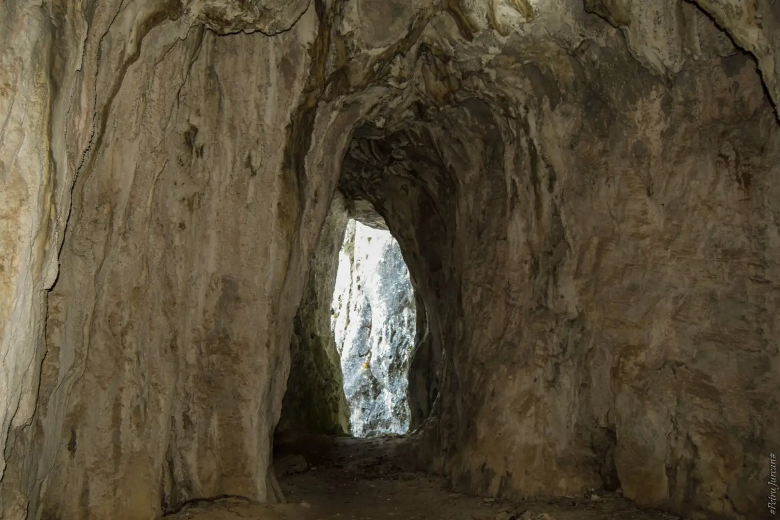  Grota lui Şerban (Peştera de sub Şărban) - Petru Jurcan