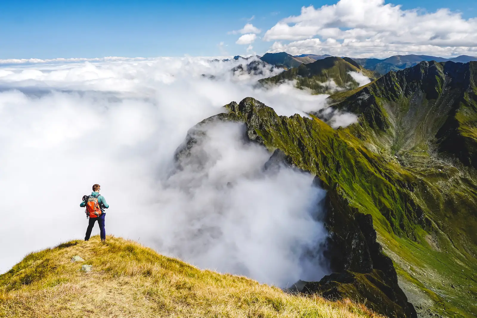Pe Vârful Capra, vedere spre Creasta Arpăsel - Vârtopel - Alexandra Pușcașu