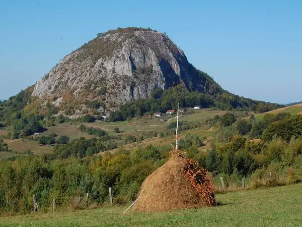 Pasul Bucium - Vârful Petriceaua - Pasul Buceş-Vulcan