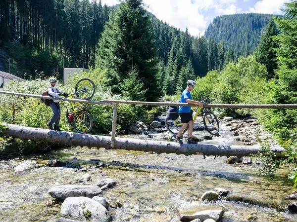 MTB în Munții Latoriței: Cheile Latoriței - Drumul Strategic - Valea Rudăreasa