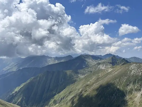 Stâna lui Burnei – Valea Rea – Vf Viștea Mare – Vf Moldoveanu – Vf Roșu – Vf Galbena – Lacul Galbena – Stâna lui Burnei