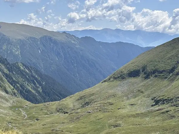 Stâna lui Burnei – Valea Rea – Vf Viștea Mare – Vf Moldoveanu – Vf Roșu – Vf Galbena – Lacul Galbena – Stâna lui Burnei