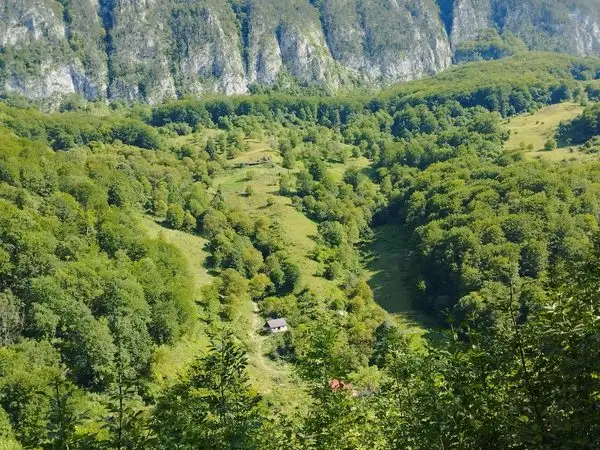 Cheile Prisacinei, Masivul Cernei-Mehedinti, Parcul National Domogled - Valea Cernei