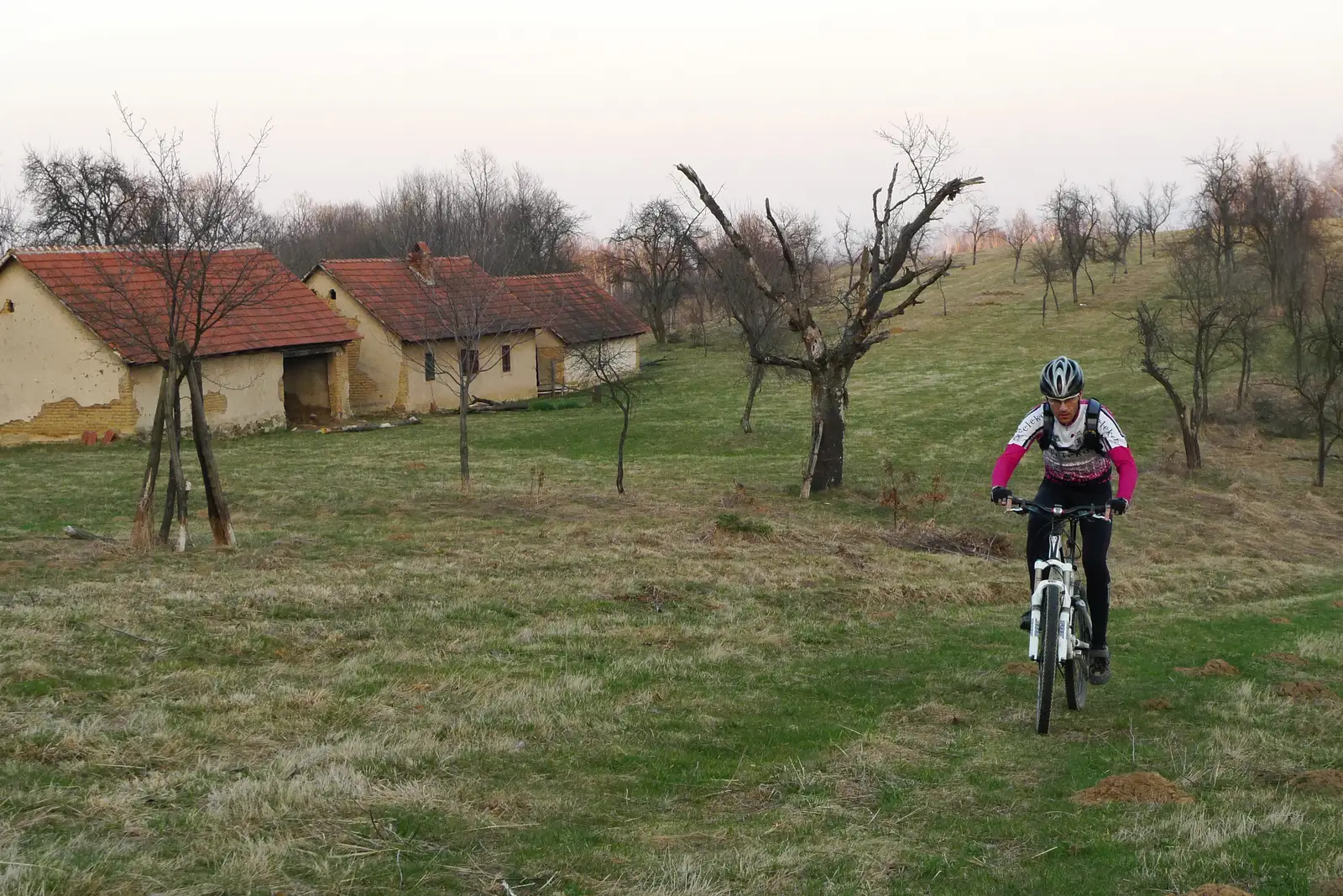 Reşiţa - Cîlnic - dealul Obârşia Măgurii -  DJ 583 - Ezeriş - Cîlnic