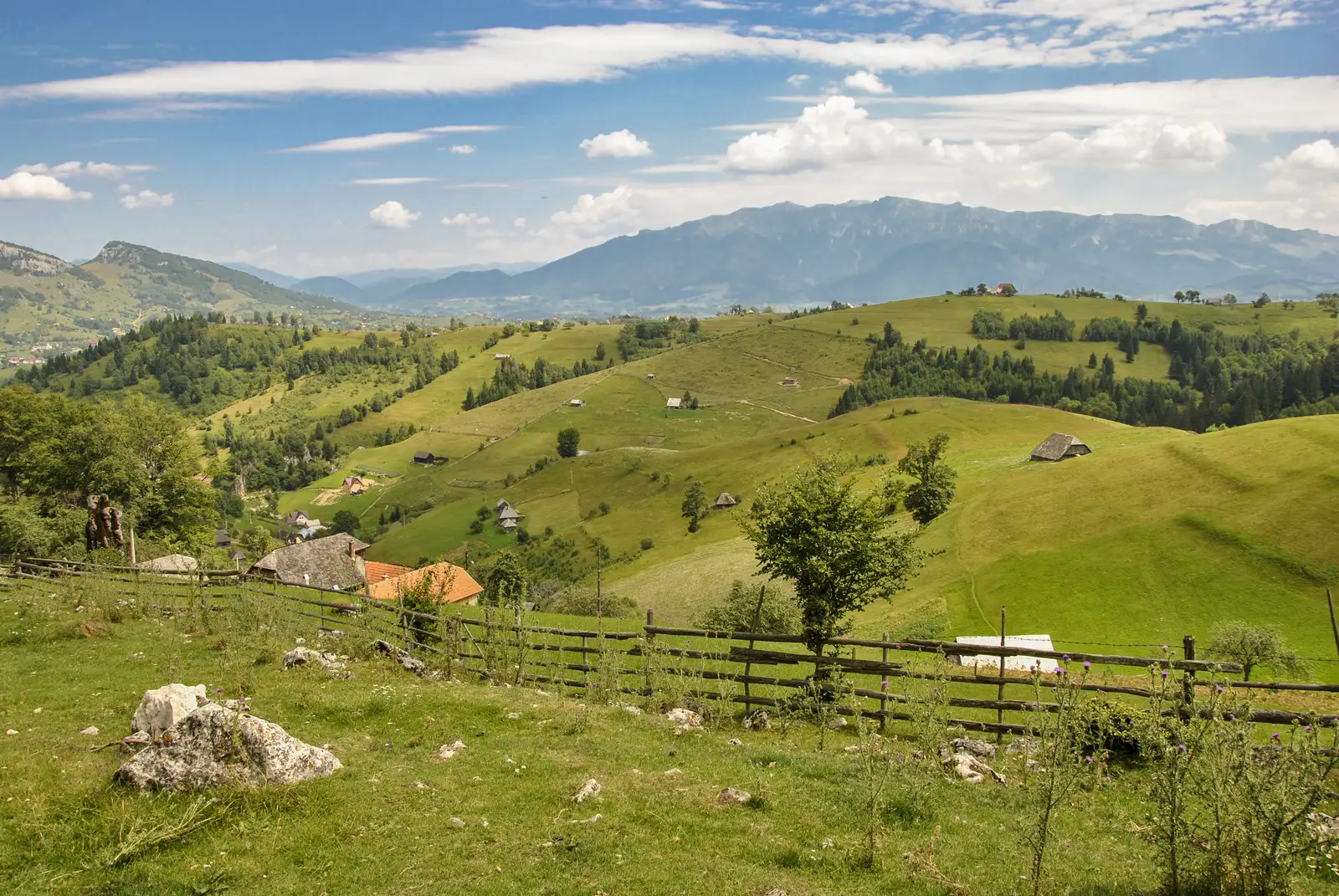 Casa Folea-Prăpăstiile Zărneştilor