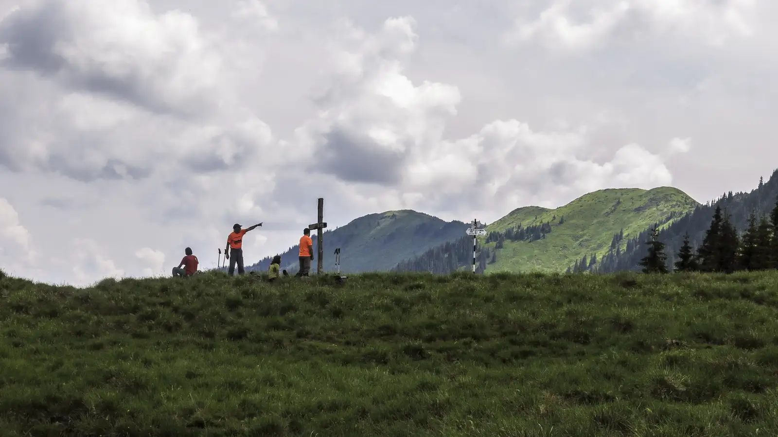 Între Rebre - Valea Obârsia Rebrii - Şaua Zânelor 