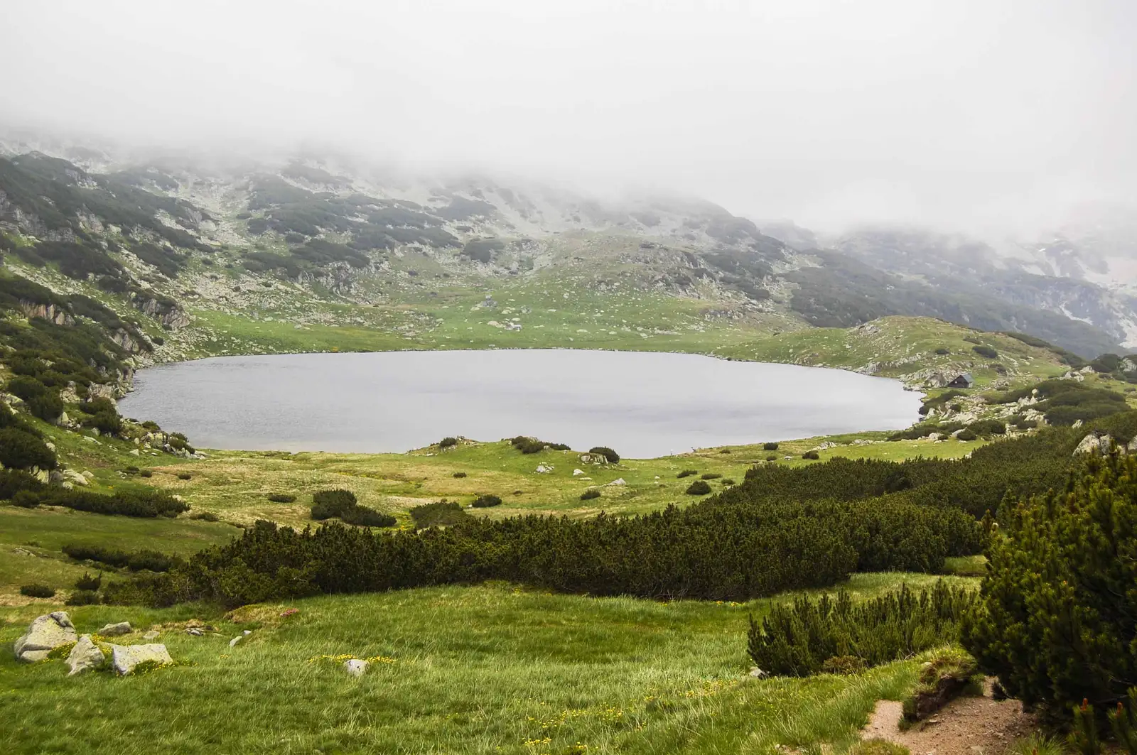 Lacul Gura Apei - Lacul Zănoaga - Tăul Răsucit - Culmea Slăveiu - Lacul Bucura