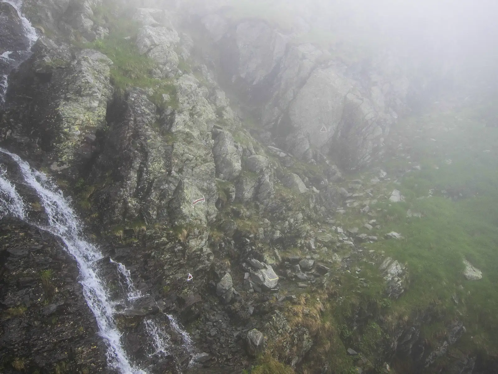 Capăt tunel sud Transfăgărăşan - creasta principală