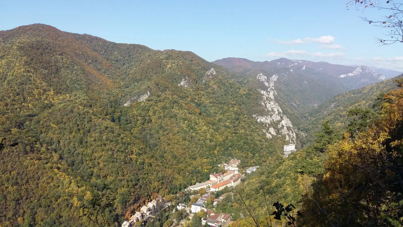 Băile Herculane (DN67D) - Vârful Domogledul Mare (1105 m)