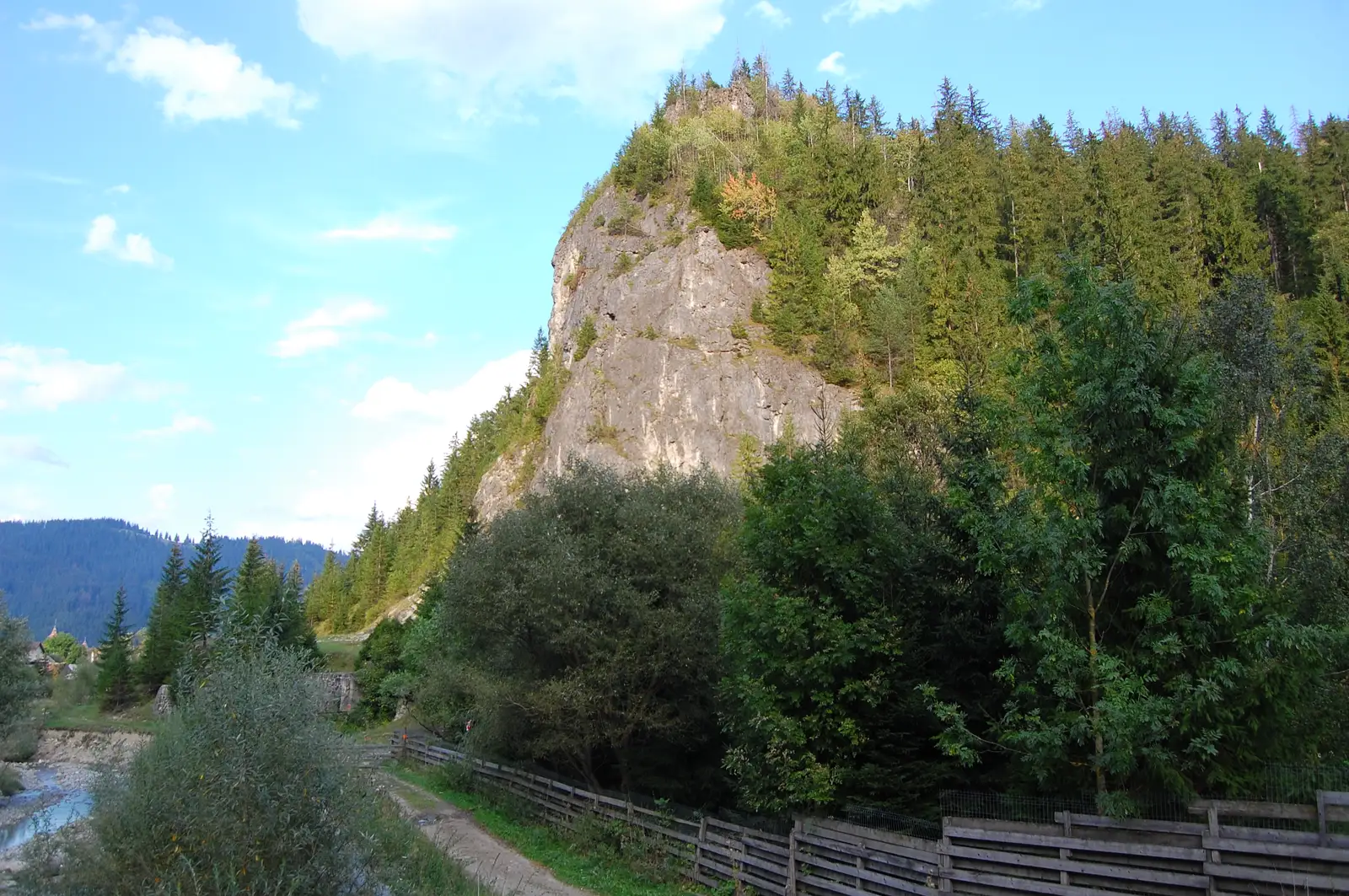 Câmpulung Moldovenesc - Mănăstirea Sihăstria Rarăului - Hotel Rarău