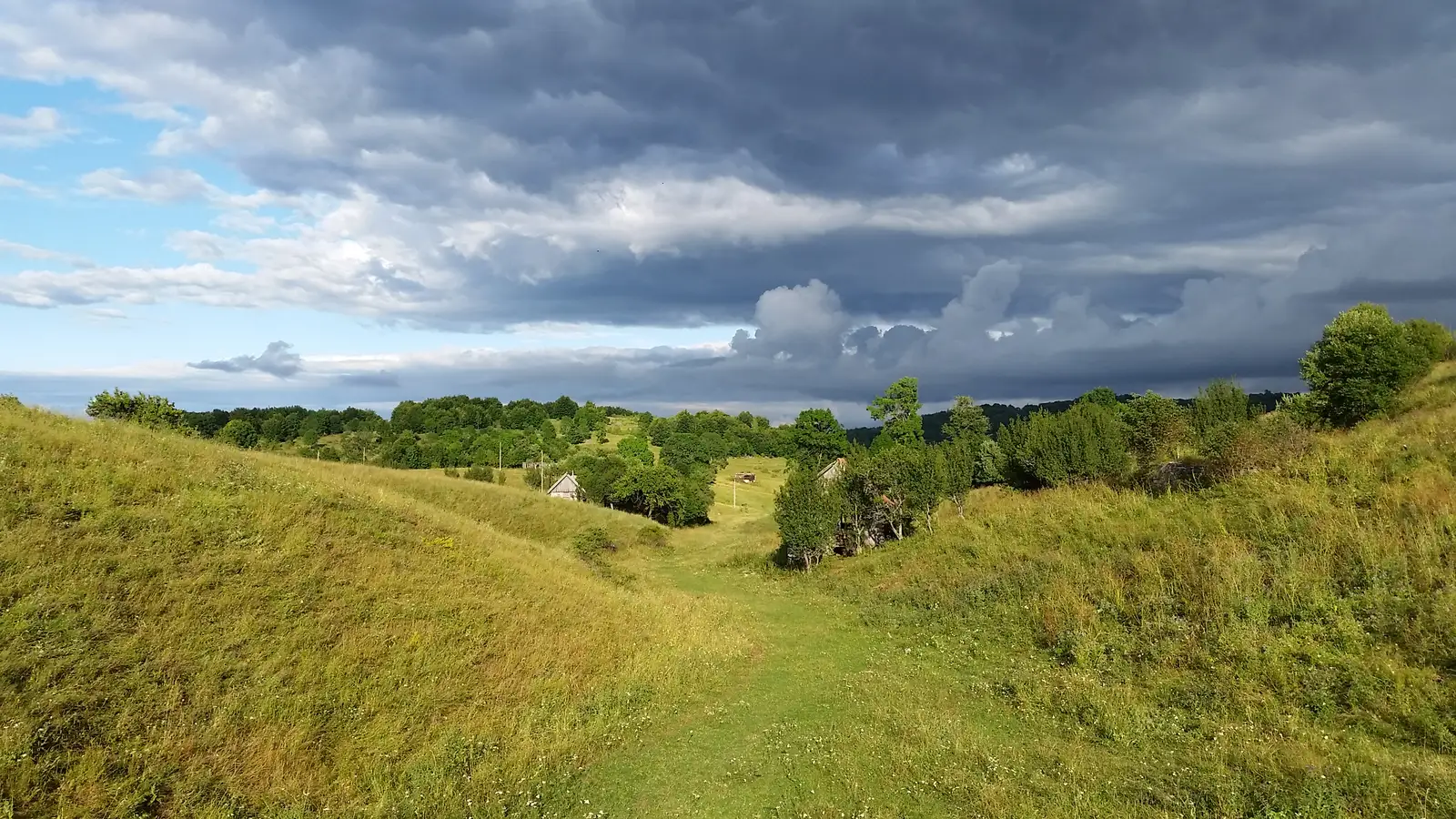 Pasul Buceş-Vulcan - Muntele Găina Cruce