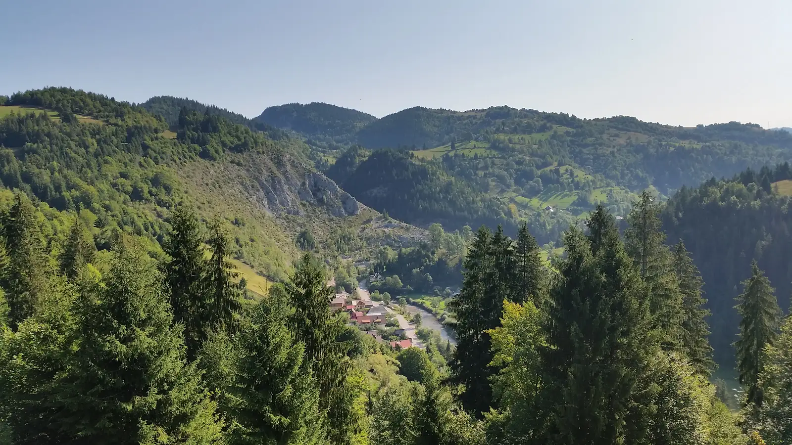 Cheile Mândruţului - intersecţie cu traseul BG