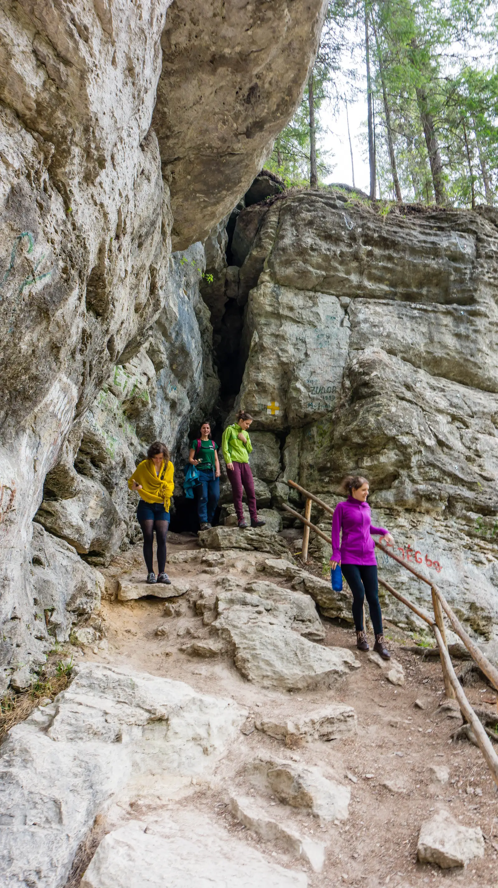 Izvorul Străvechi - Peştera de Gheaţă