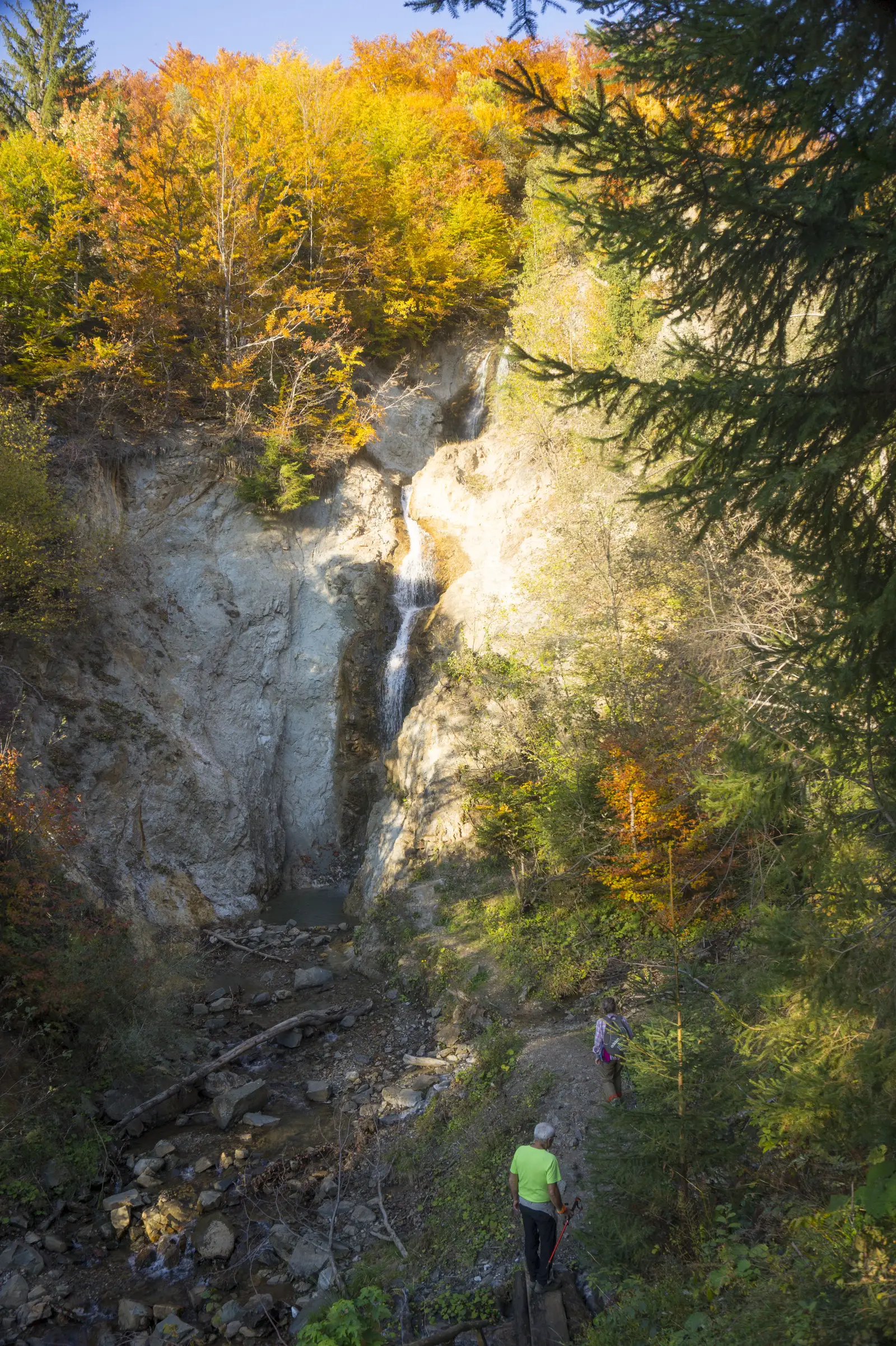 oraş Cavnic – Cascada de pe Valea Izvor