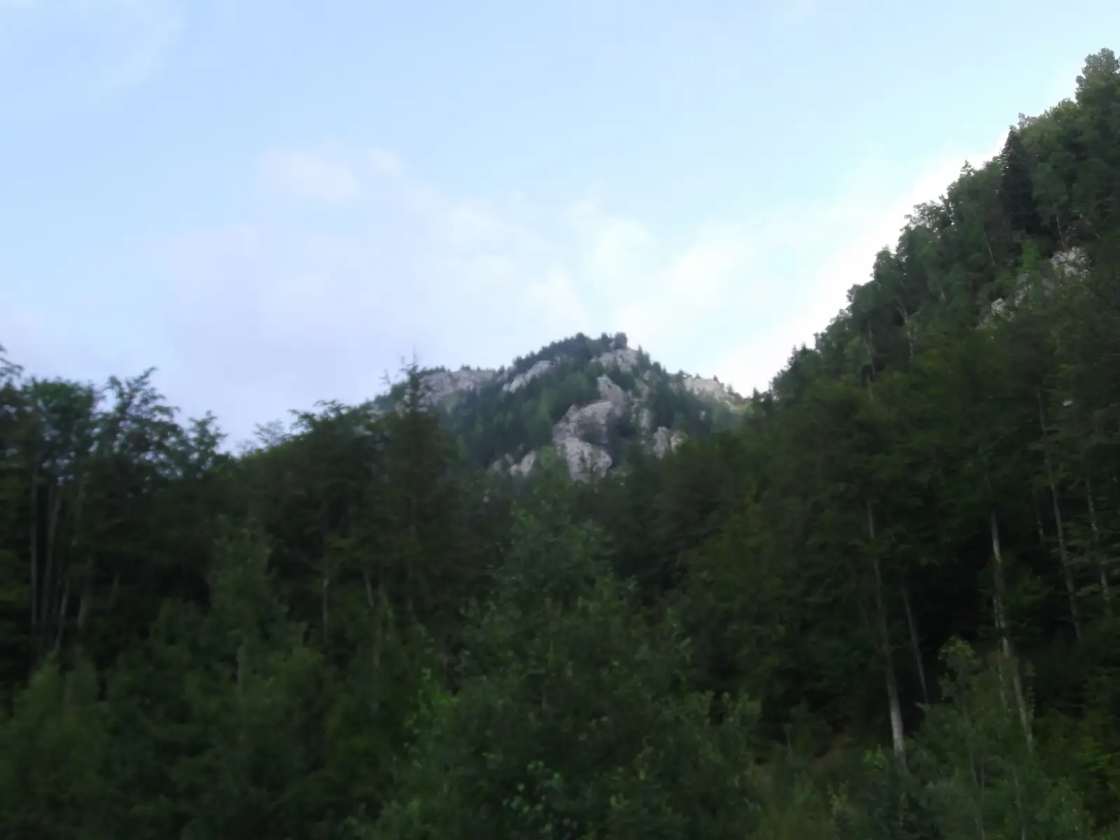 Pasul Jiu-Cerna - Cheile Cernişoarei - Izbucul Cernei