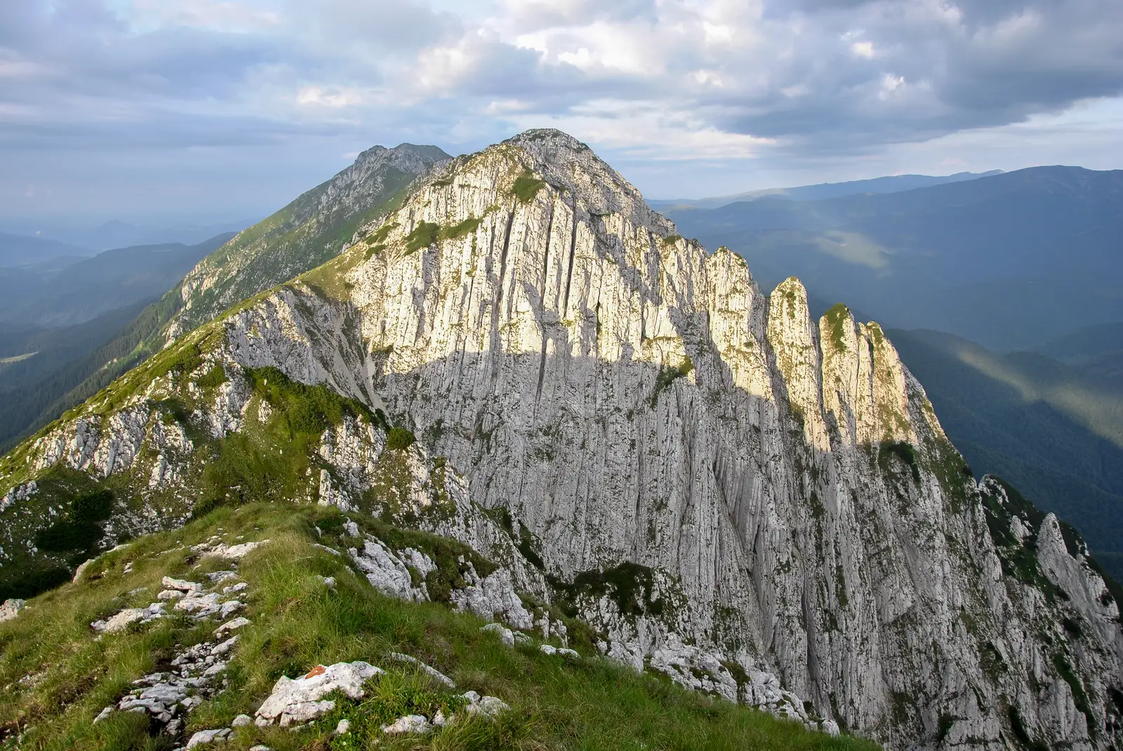 Cabana Curmătura-Vf. La Om -Podu Dâmboviţei