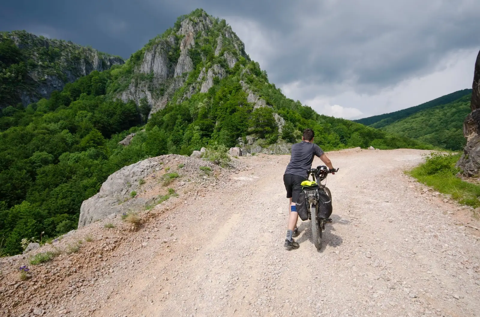 MTB la Izvoarele Cernei și Lacul Valea lui Iovan