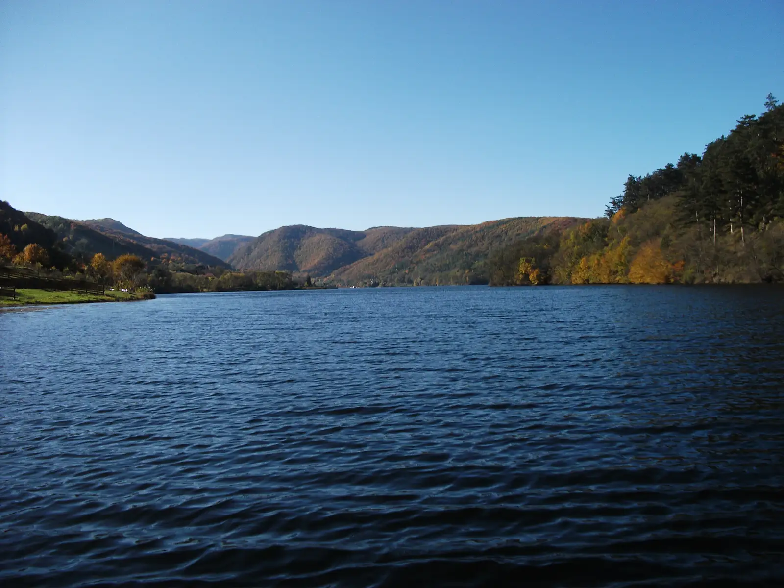 Somesu Cald parcurgerea lacului cu barca pneumatica