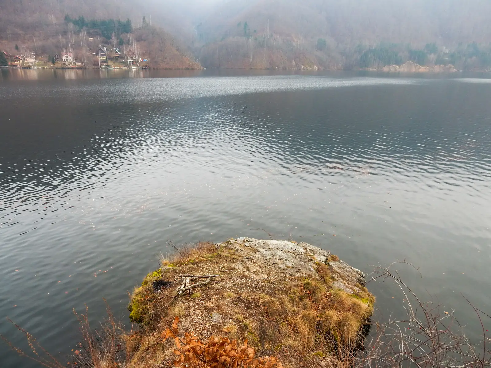 Coada Lacului Tarniţa - Golful Râșca - Barajul Tarniţa