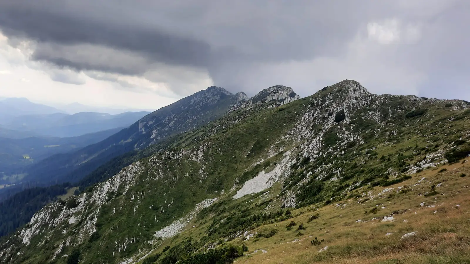 Fantana lui Botorog - Vf Ascutit - Vf. Padina Popii - Vf Turnul - Fantana lui Botorog