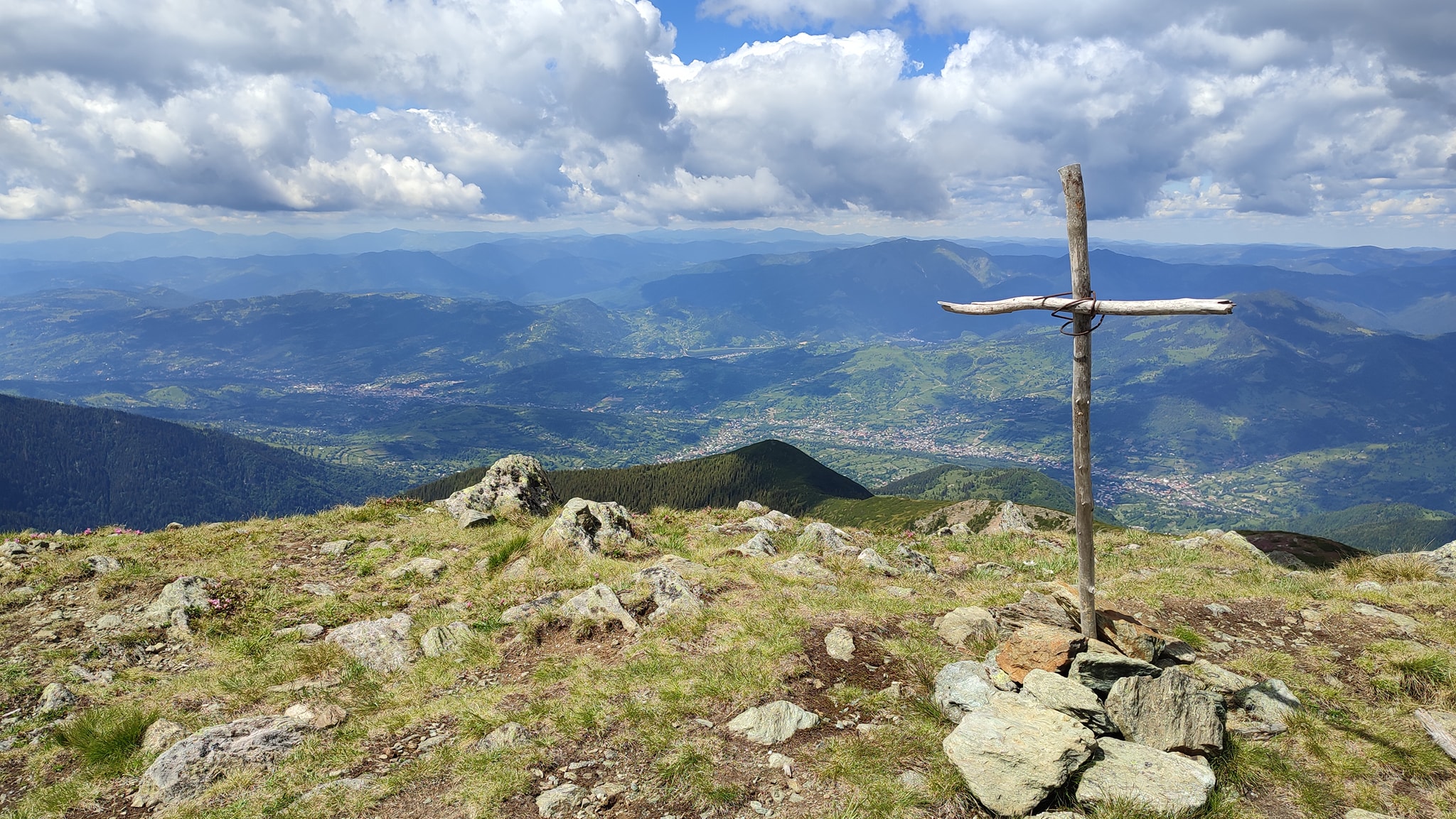  Vf. Puzdrele (2189 m) și Borșa - Manu Munțomanu