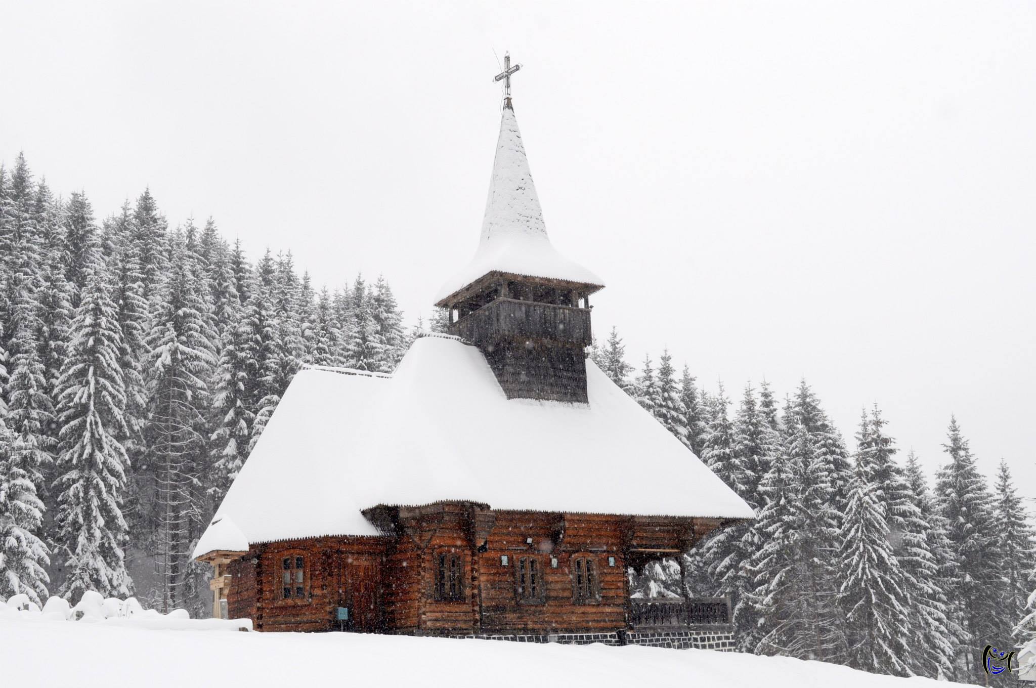  Biserica de lemn din Budesti - Călător prin Maramureș
