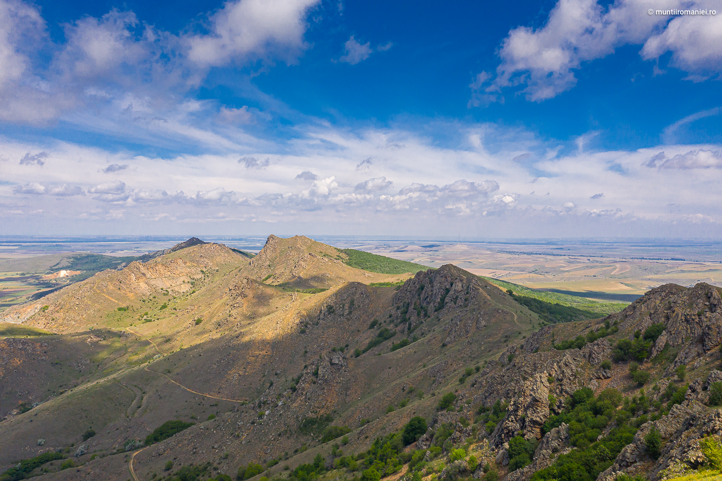  Fotografii aeriene Culmea-Pricopanului - Dragoș Asaftei, Zbor peste Muntii Romaniei