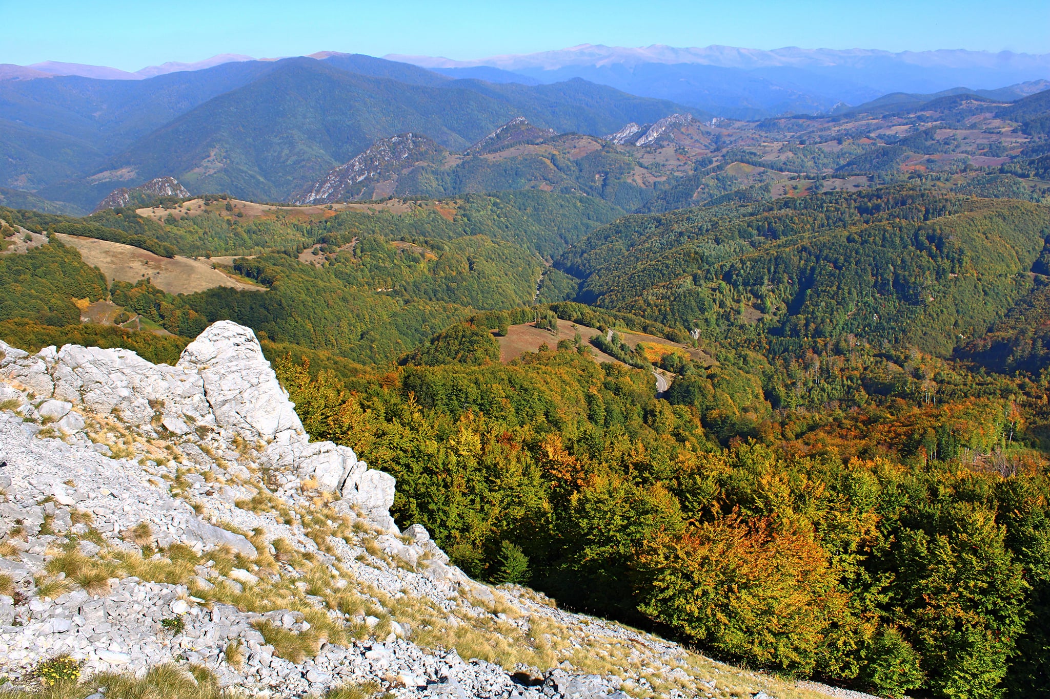  Geanţurile Cernei, dinţii de ferăstrău - Sima Constantin