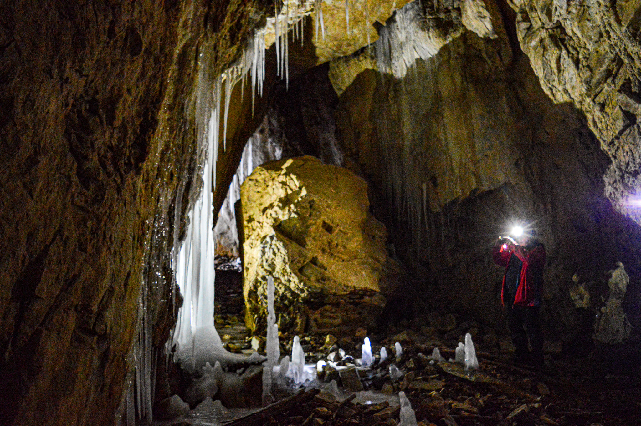  Peștera Dănilești, com Bulzești - Nicu Ardeu