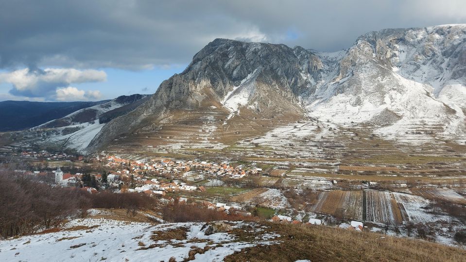  Rimetea, satul de la poalele Pietrei Secuiului - Manu Muntomanu